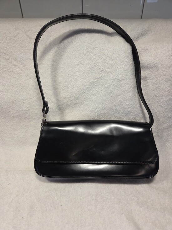 Liz Claiborne Handbags - Vintage Liz Claiborne Black Shoulder Bag - 90s Baguette Style
